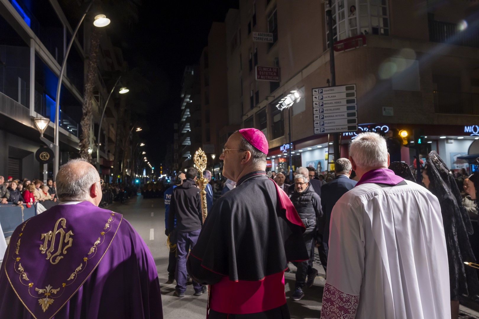 Encuentro de la Vía Dolorosa en Torrevieja del Miércoles Santo con la presencia del obispo José Ignacio Munilla