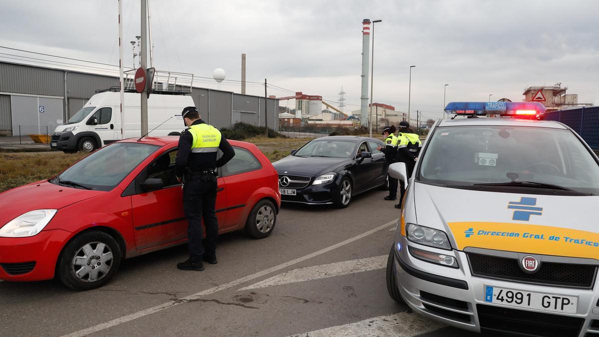 Controles de tráfico en los límites entre Castrillón y Avilés.