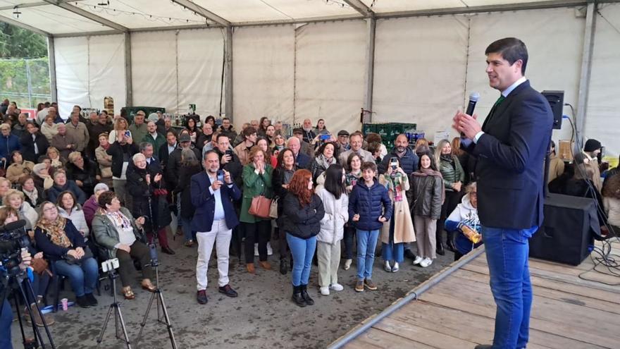 José Antonio Fidalgo se dirige al público que siguió su pregón. | D. M.