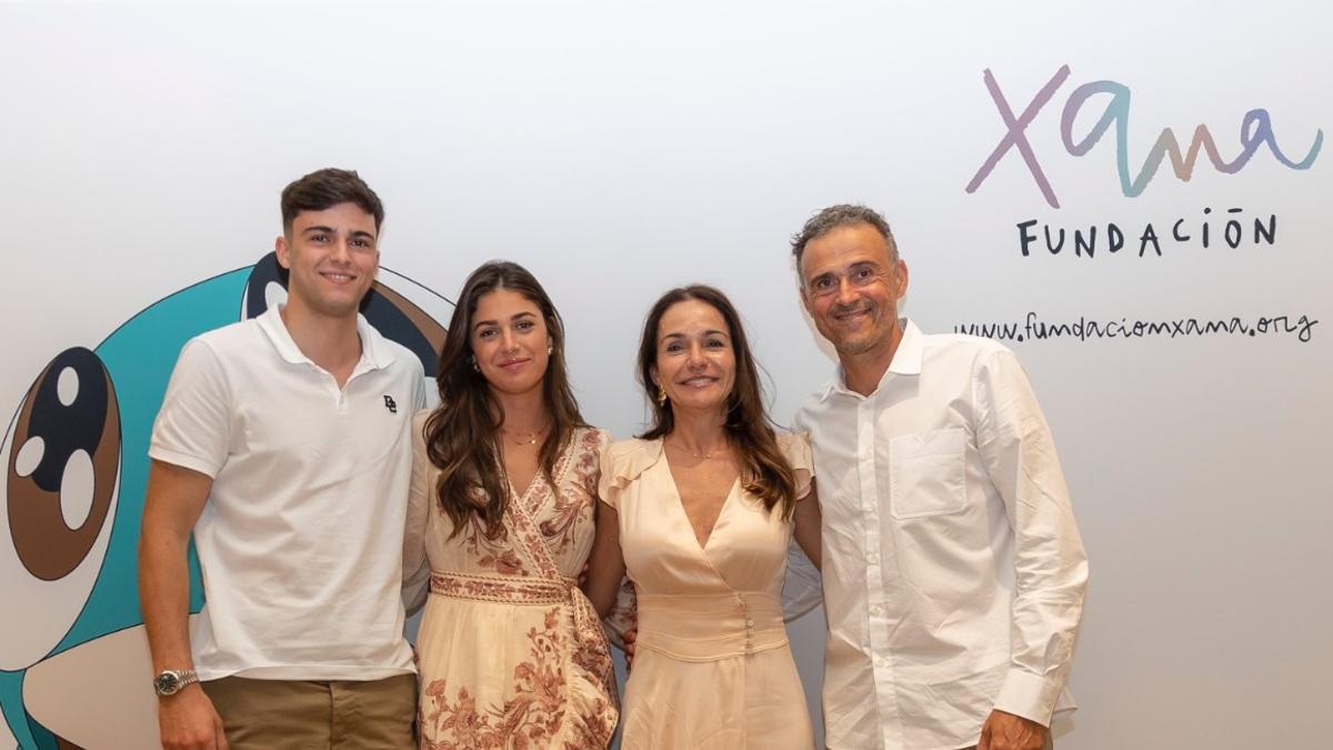 Pacho, Sira, hijos, Elena Culell, esposa, y Luis Enrique, en la primera cena solidaria de la Fundación Xana.