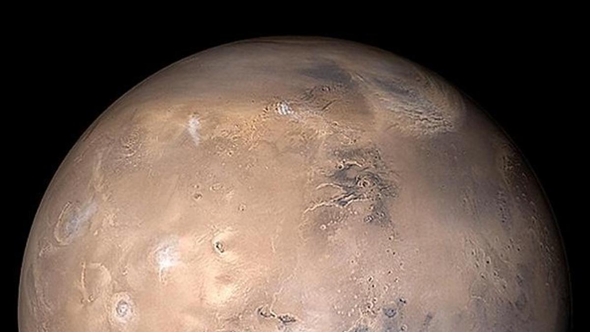 Panorámica de un hemisferio de Marte captada por el orbitador estadounidense Mars Global Surveyor