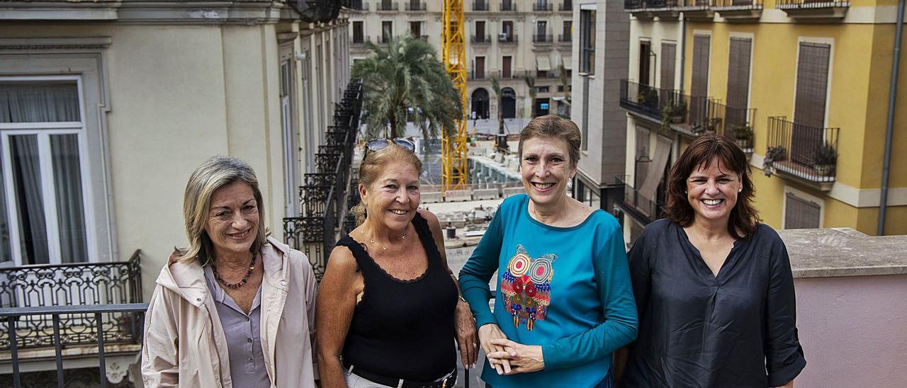 De izquierda a derecha: 
Carmen Monzonís, 
Mª José Pelufo,
Junco Riera y 
Carmen Castro.  germán caballero | ARCHIVO JUNCO RIERA