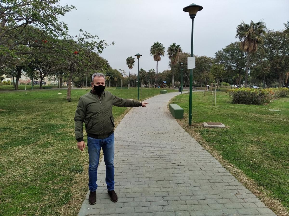 Miguel Millán, en 2021, en una de las zonas verdes de la EUC Parque Teatinos.