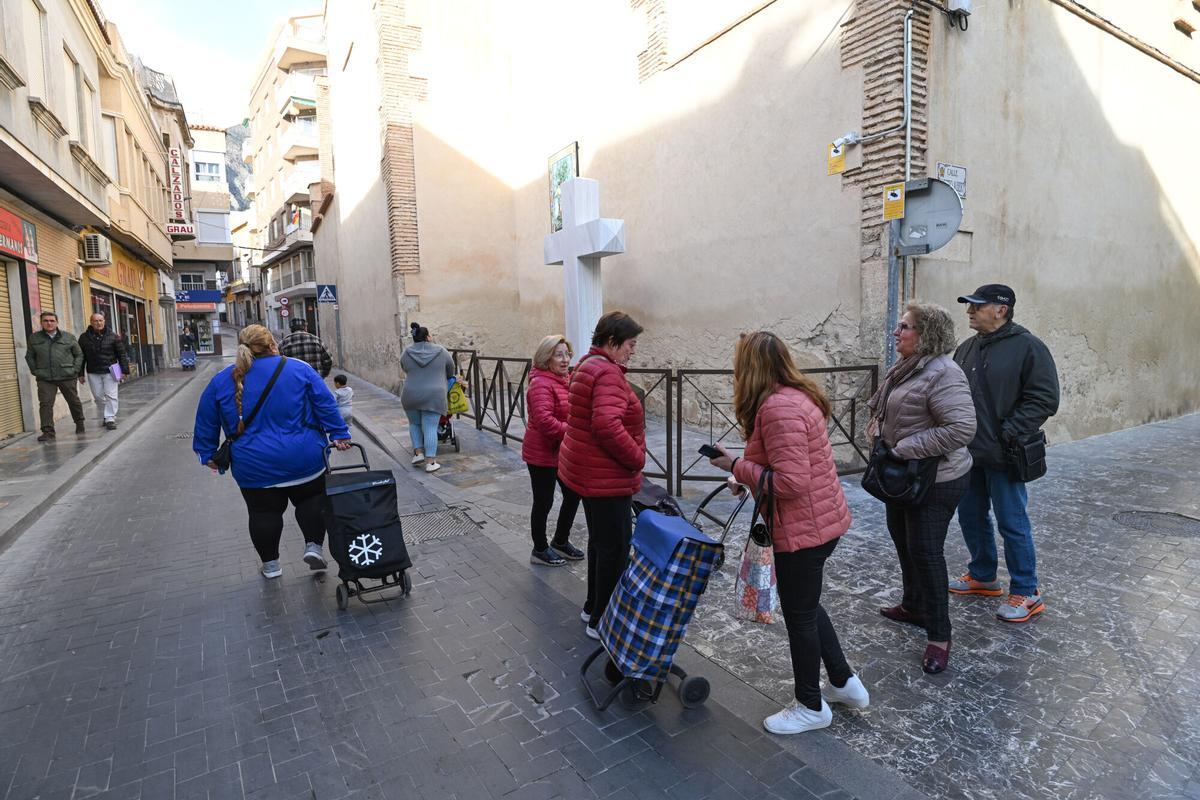 CALLOSA DE SEGURA. NUEVA UBICACION DE LA CRUZ DE LOS CAIDOS EN LA ERMITA SIN REFERENCIAS A LA GUERRA EN LA PEANA, MEMORIA HISTORICA, MEMORIA DEMOCRATICA, GUERRA CIVIL, FRANQUISMO
