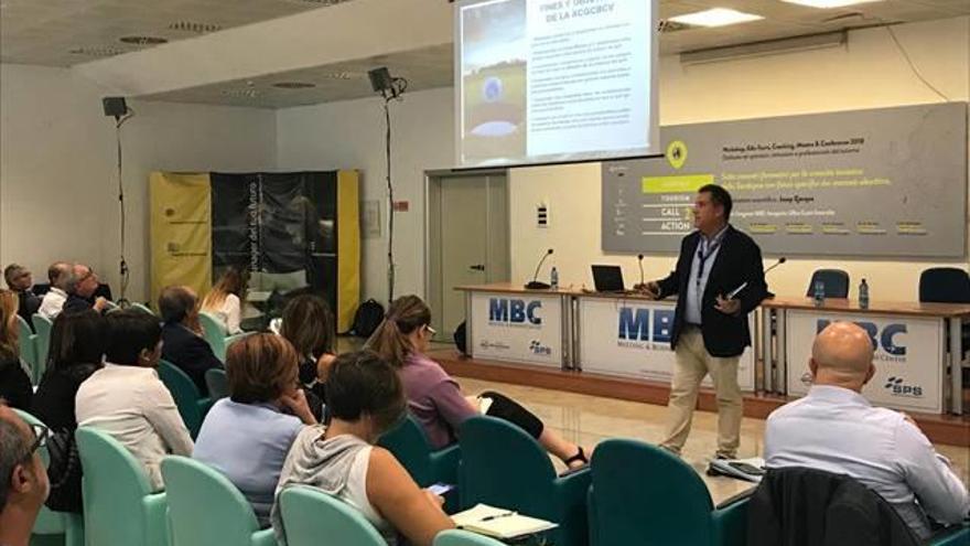 Salvador Lucas ha participado en el congreso «Turismo de Golf y Náutica».