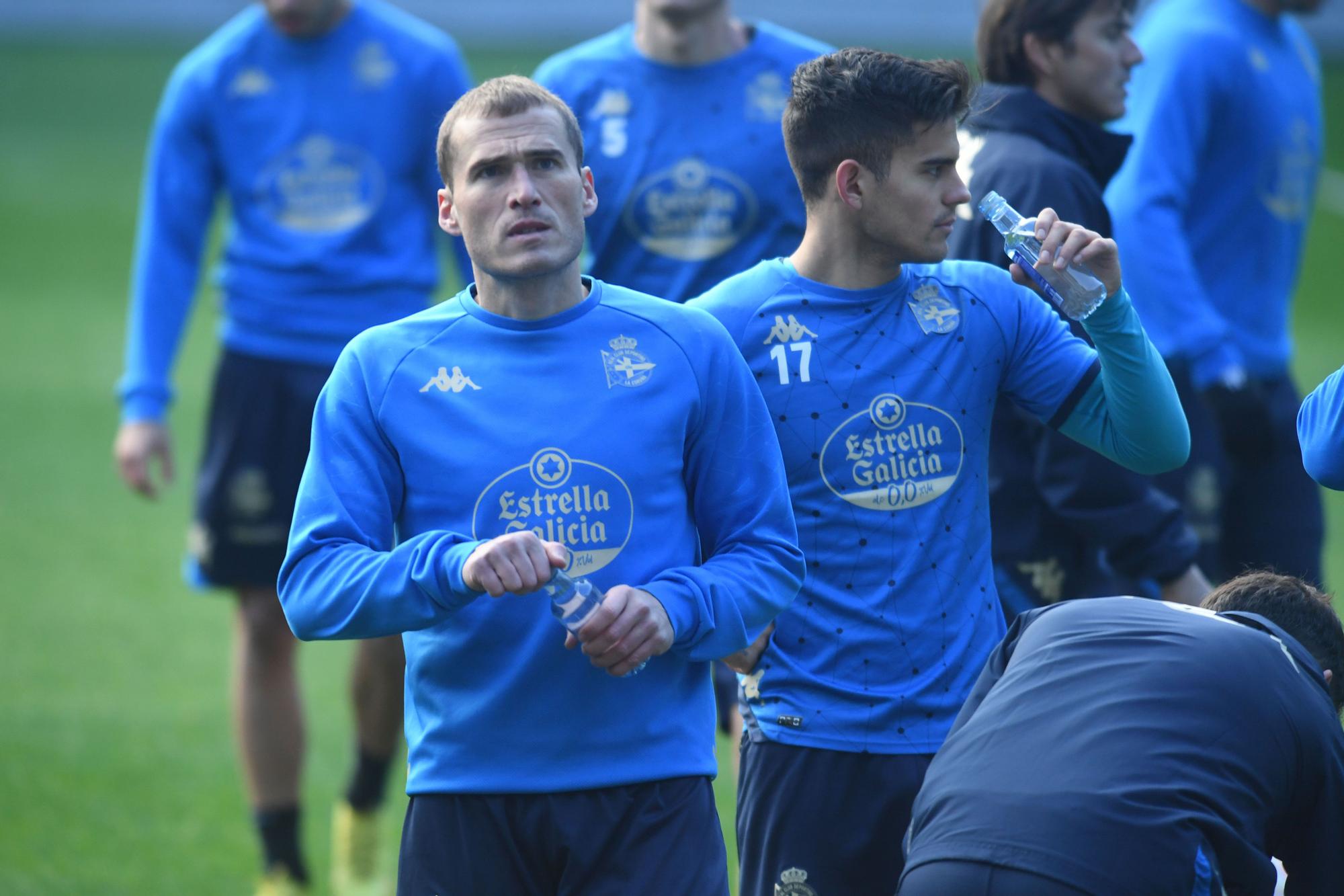 Lucas ya entrena de blanquiazul en su vuelta a casa con el Dépor