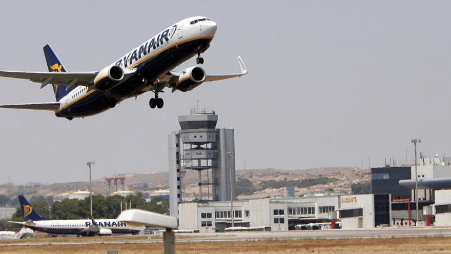 Despegue de un avión de Ryanair.