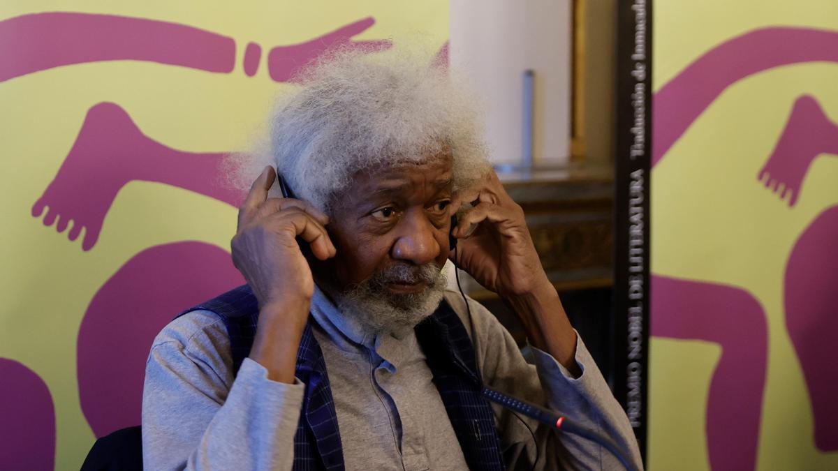 La tornada de Wole Soyinka, el primer Nobel africà: «Trump és un assassí de masses»