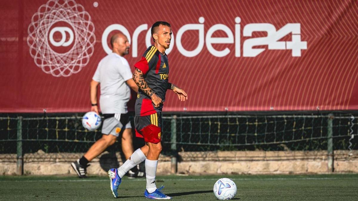 Angeliño, en un amistoso con la Roma.