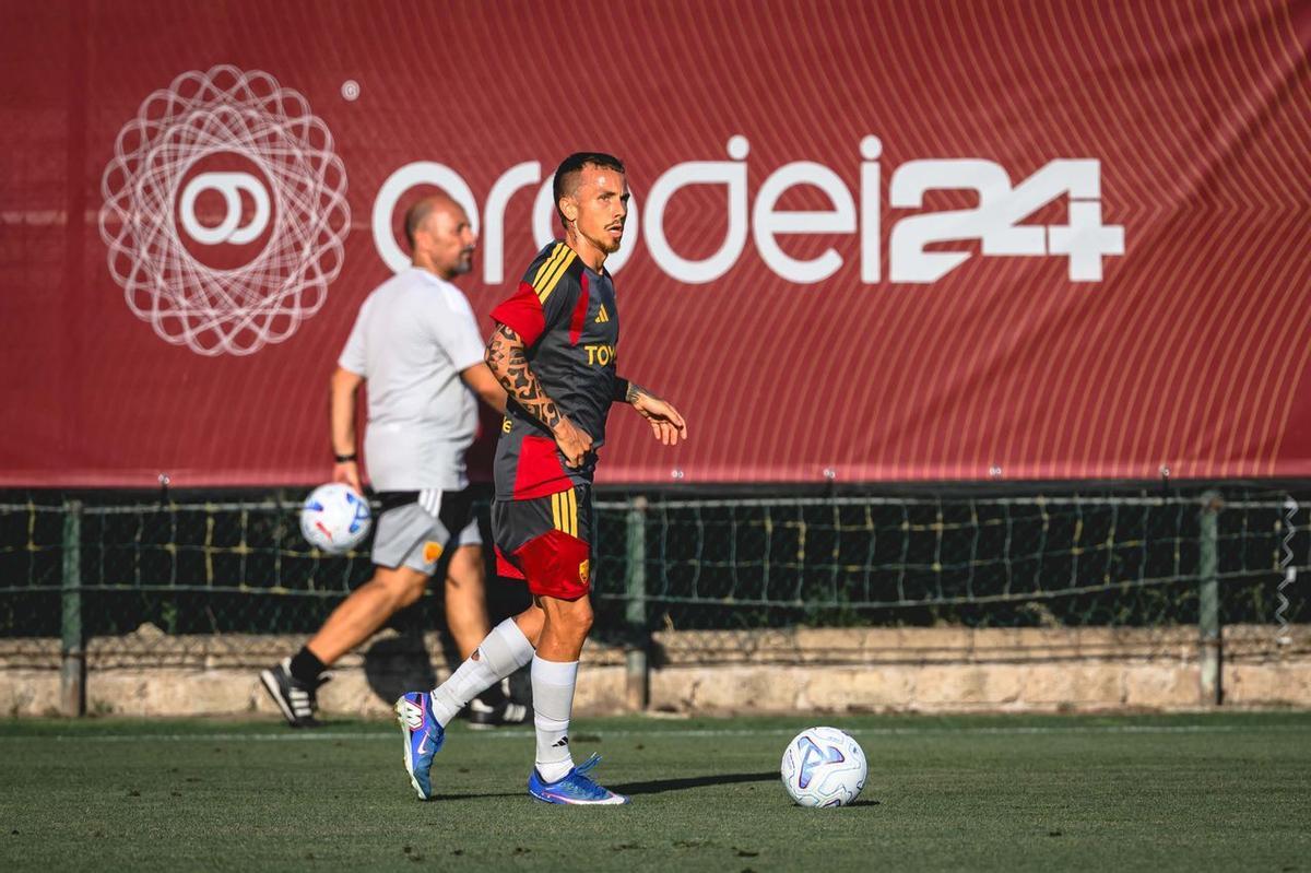Angeliño, en un amistoso con la Roma.
