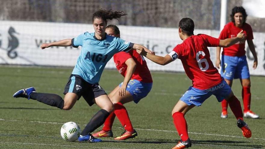 Un lance del partido de ayer entre el Atlántida de Matamá y el Friol, en Penedo da Moo. // Ricardo Grobas