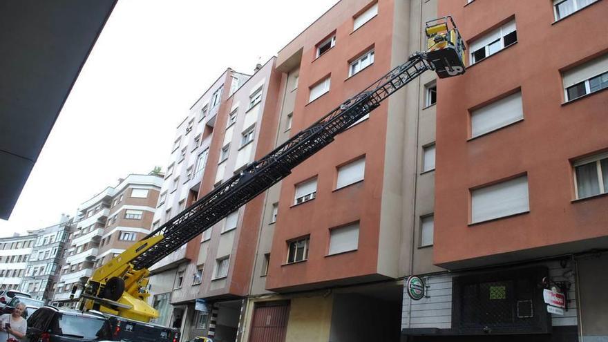 Una mujer mayor, evacuada en un incendio sin heridos en Siero