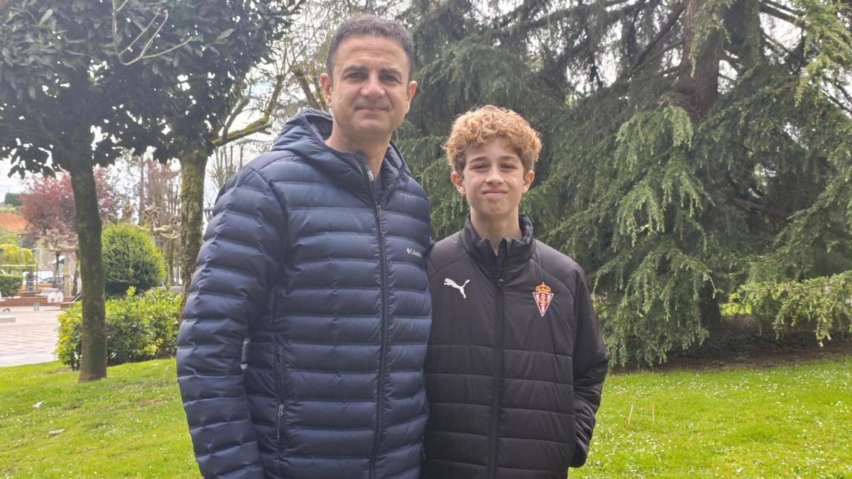Por la izquierda, Miguel y Thiago López-Cedrón, en el parque Ovidio Libardón de Lugo de Llanera.