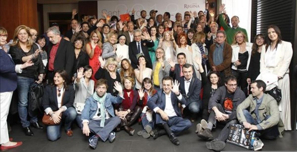 La foto de família amb el grup d’autors al cèntric hotel Regina de Barcelona. La foto de família amb el grup d’autors al cèntric hotel Regina de Barcelona.