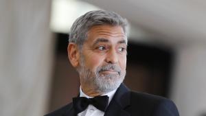 FILE PHOTO: Actor George Clooney arrives at the Metropolitan Museum of Art Costume Institute Gala (Met Gala) to celebrate the opening of Heavenly Bodies: Fashion and the Catholic Imagination in the Manhattan borough of New York, U.S., May 7, 2018.  REUTERS/Carlo Allegri/File Photo