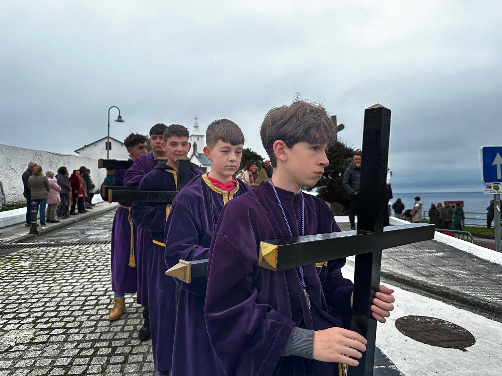 En imágenes: el Nazareno deslumbra en Luarca