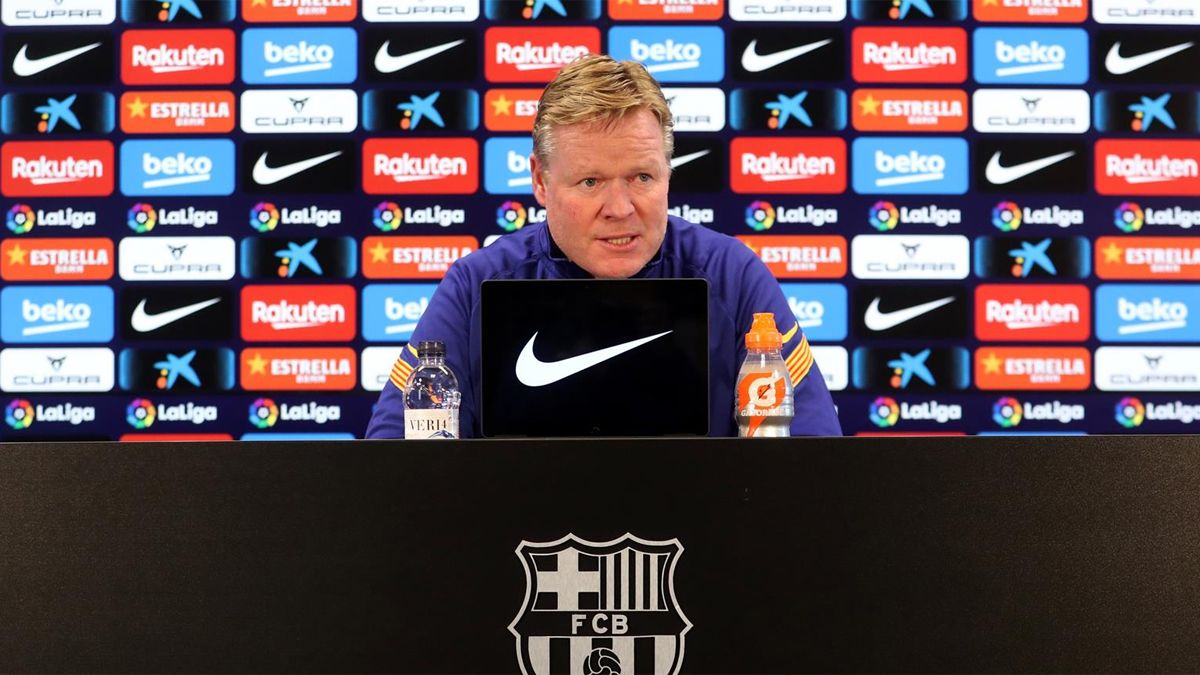 Koeman comparece ante los medios en la sala de prensa de la Ciutat Esportiva Joan Gamper