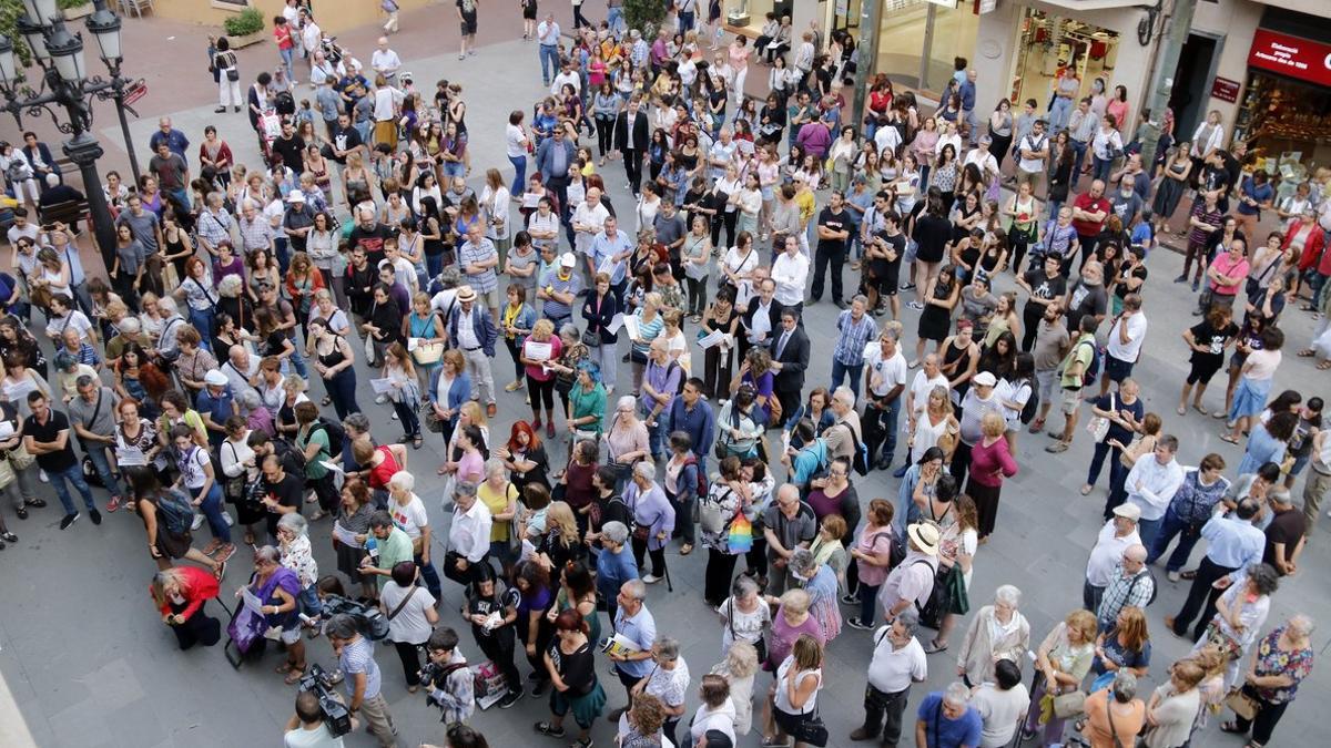 Concentración en Terrassa para condenar la muerte de Mònica Borràs.