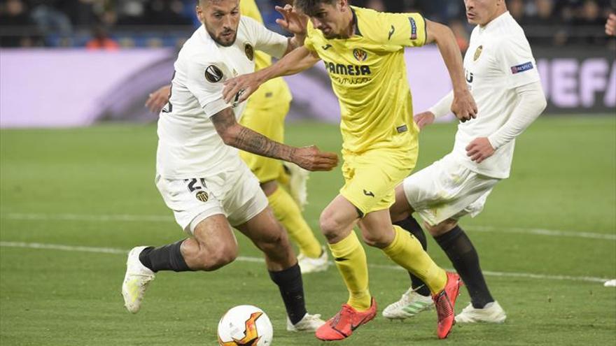 El Valencia supera en la ida de cuartos de la liga Europa  al Villarreal (1-3)