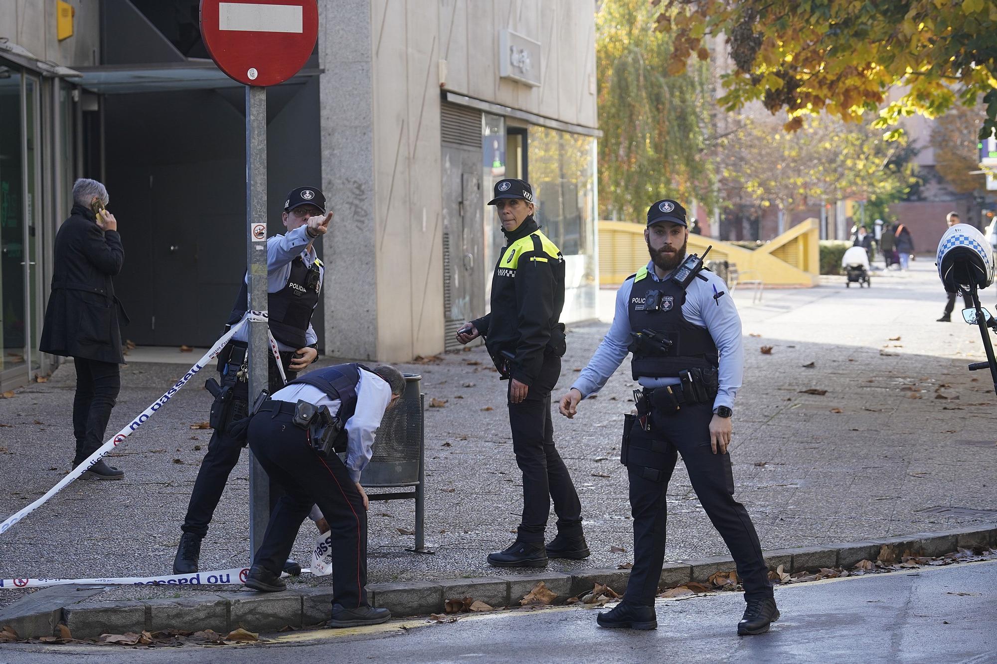 Desallotgen la seu de la Seguretat Social de Santa Eugènia per un container amb suposat material perillós