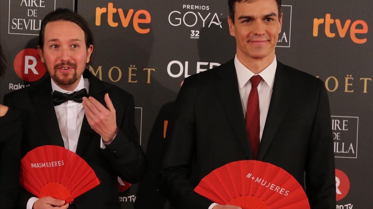  PREMIOS GOYA 2018. Pedro Sánchez y Pablo Iglesias con abanicos.