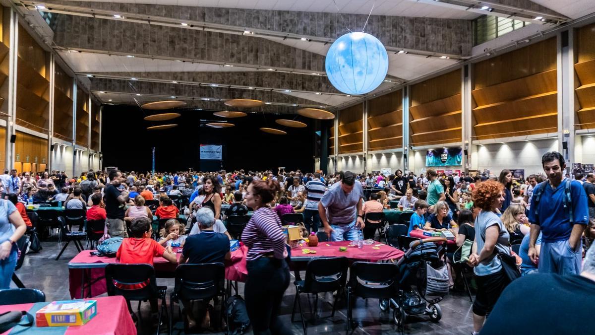Un momento de La Noche Insomne del año pasado, un evento al que acudieron miles de personas en la sala Multiusos.