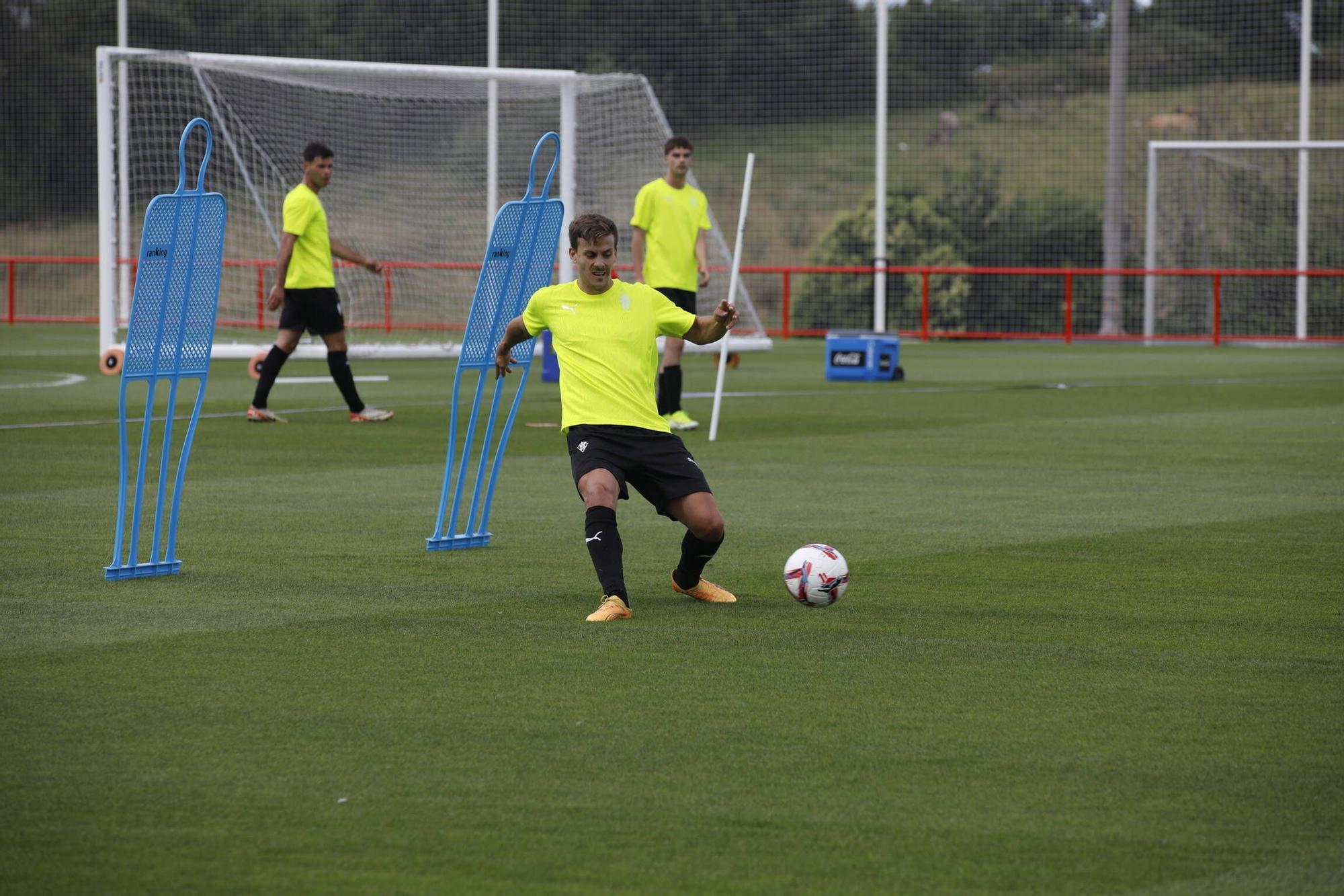 Así fue el primer entrenamiento de la era Albés en el Sporting (en imágenes)