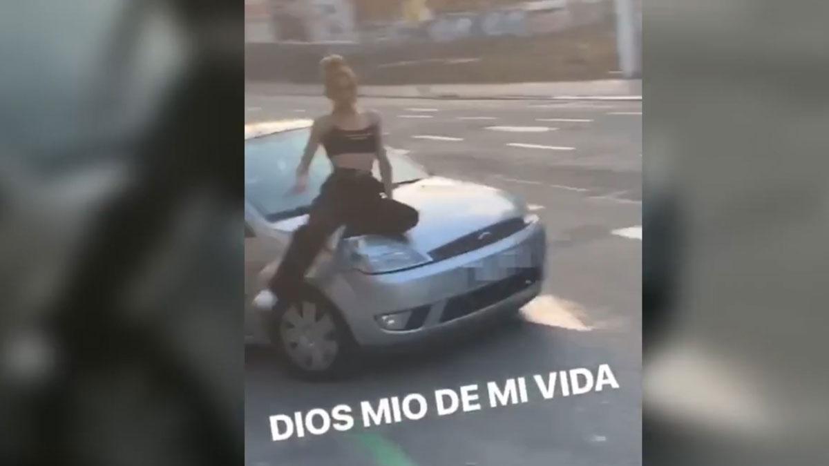 500 euros de multa por pasear a una mujer sobre el capó del coche en Poblenou, Barcelona