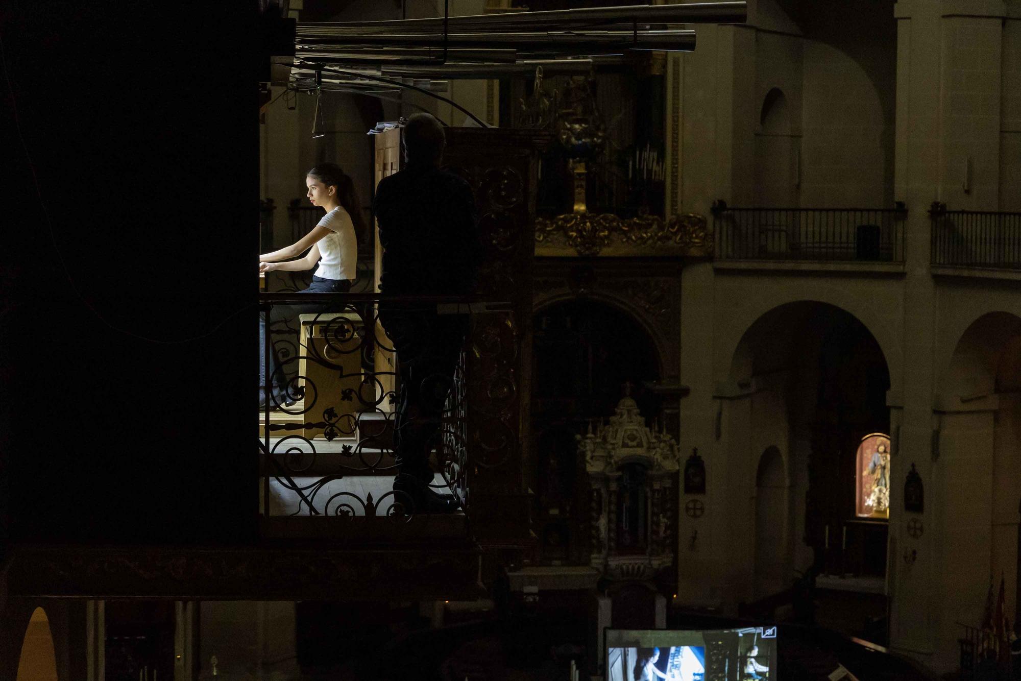 Alumnos del Conservatorio José Tomás de Alicante interpretan la Pasión en la Concatedral de San Nicolás