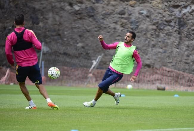 Entrenamiento de la UD Las Palmas en Barranco ...