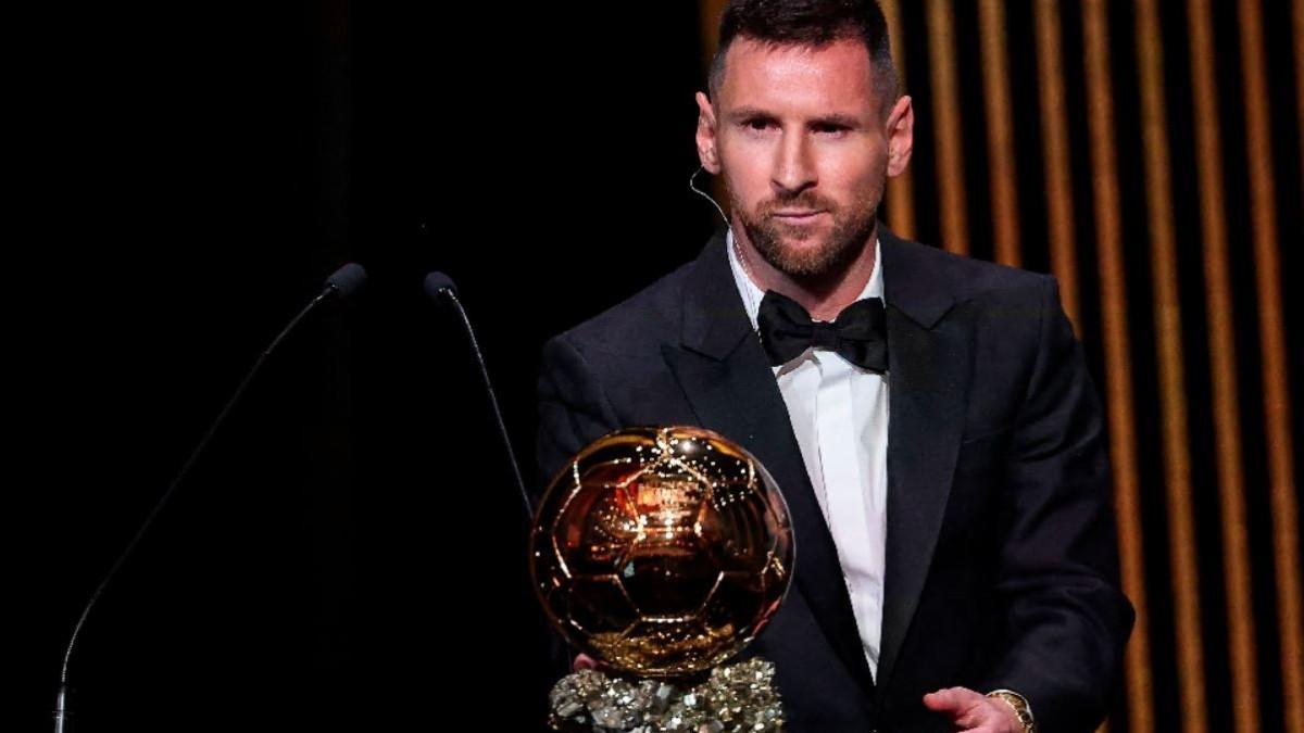 Leo Messi, con su nuevo Balón de Oro