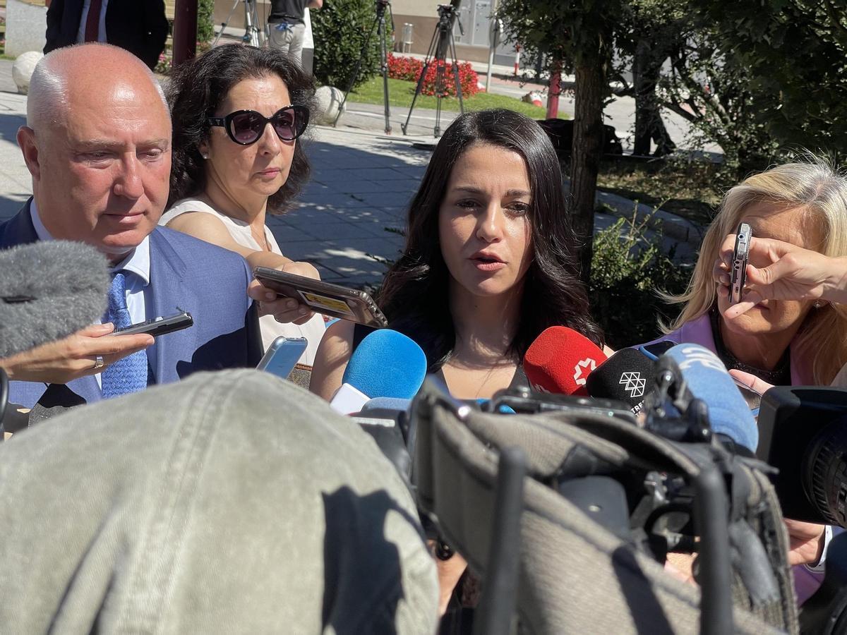 La líder de Cs Inés Arrimadas antes del acto de homenje a Miguel Ángel Blanco en Ermua