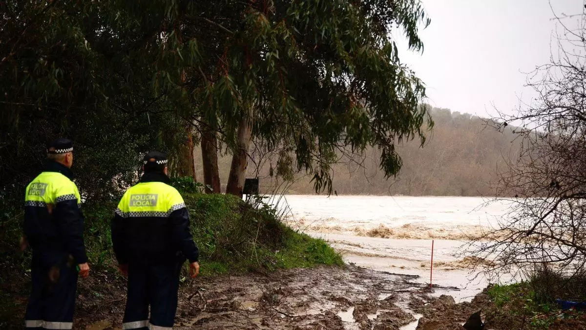 Expectación en Alcolea, Guadalvalle y Majaneque en el minuto a minuto de la crecida del agua