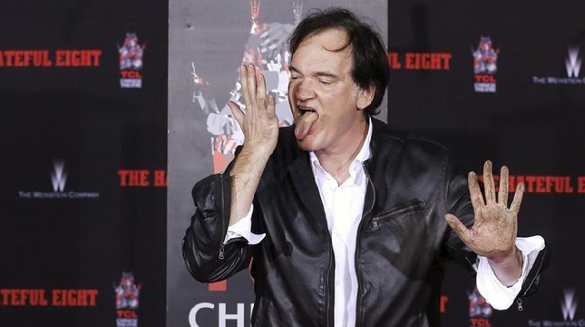 fimedio32314325 director quentin tarantino poses after placing his160107134150