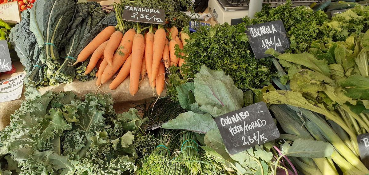 El mercado acoge a 36 pequeños productores madrileños, todos ellos con explotaciones situadas a menos de 120 kilómetros de la capital