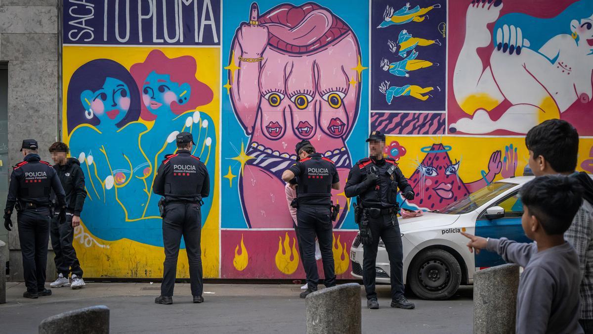 Mil agentes se despliegan en Barcelona, Badalona y LHospitalet en un macrodispositivo contra la multirreincidencia