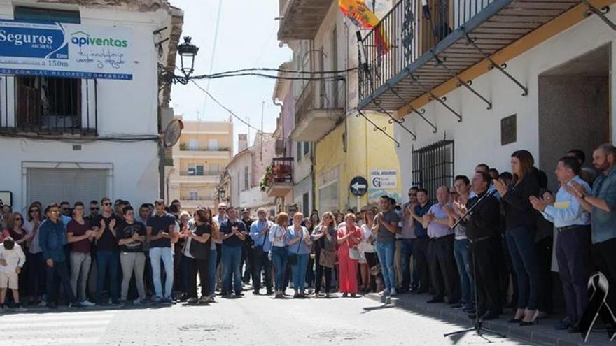 Archena guarda un minuto de silencio por el joven fallecido en un accidente en Molina