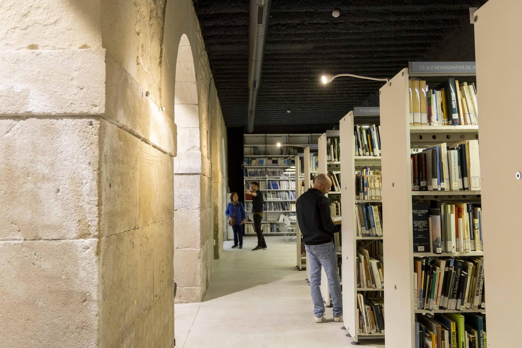 Un recorrido guiado inaugura el Eje Cultural San Fernando de Alicante