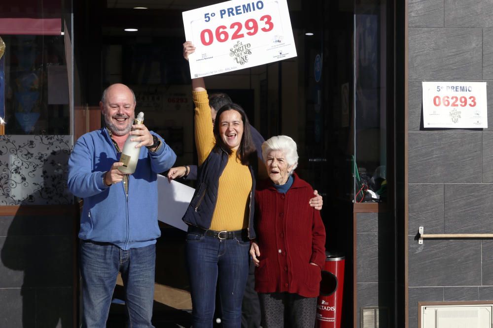 Alegria dels agraciats a Palamós per la loteria de Nadal