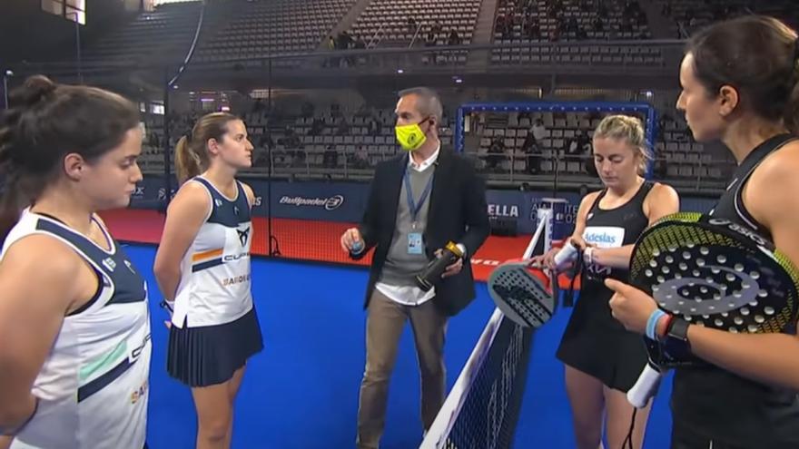 Paula Josemaría, a la izquierda antes de la final.