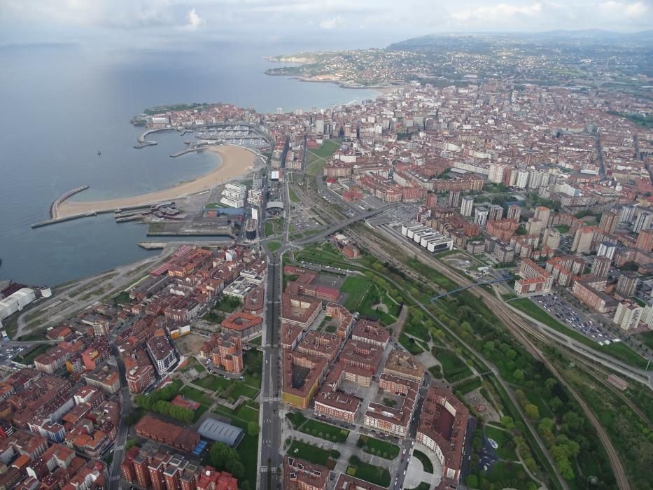 Gijón desde el aire y en cuarentena