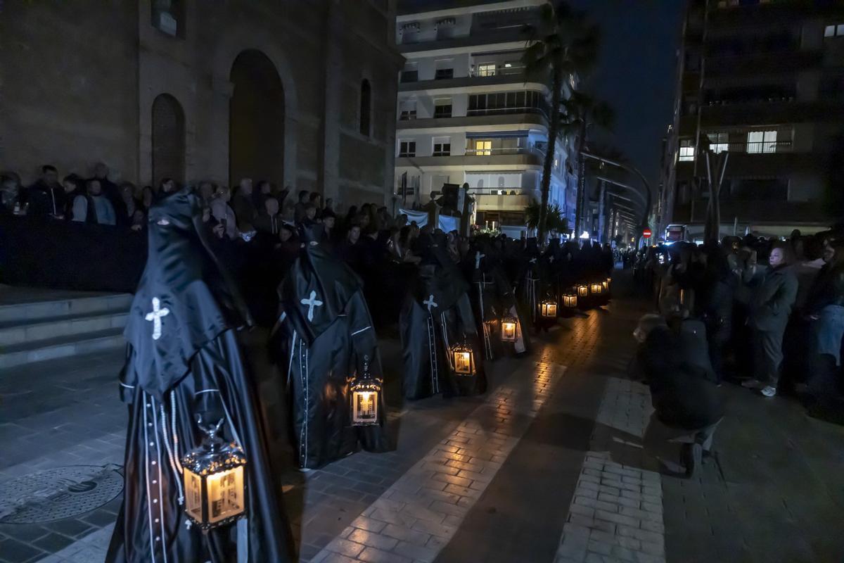 Procesión del Silencio del Jueves Santo en Torrevieja 2026, aquí en imágenes Procesión del Silencio del Jueves Santo en Torrevieja 2026, aquí en imágenes