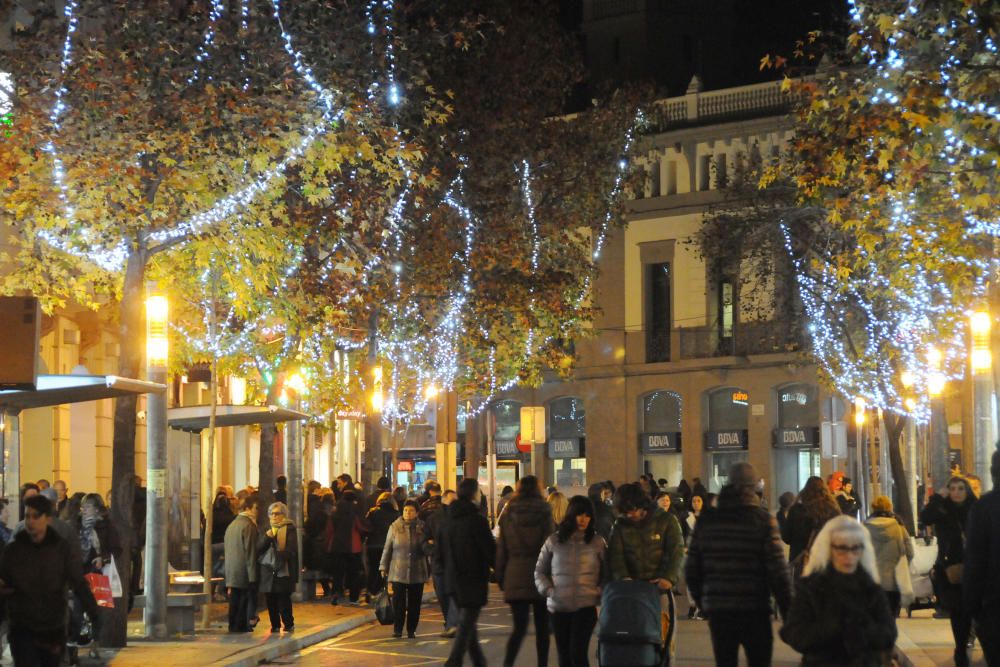 Una trentena de carrers encenen el Nadal