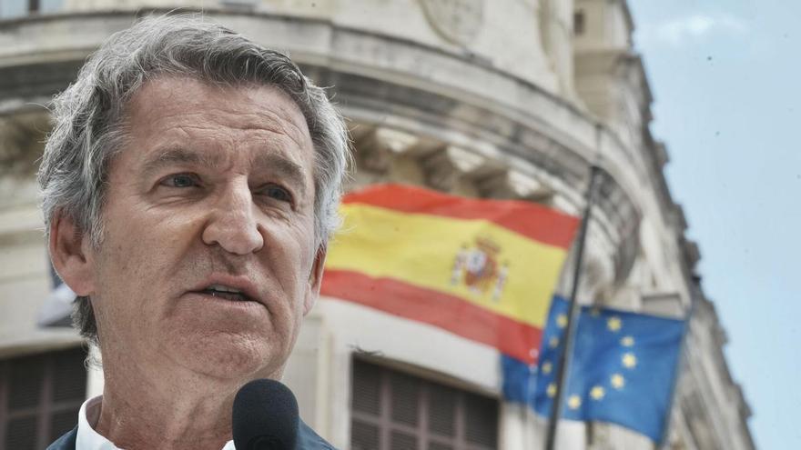Feijóo se compromete a desclasificar los documentos sobre la regularización de migrantes: 