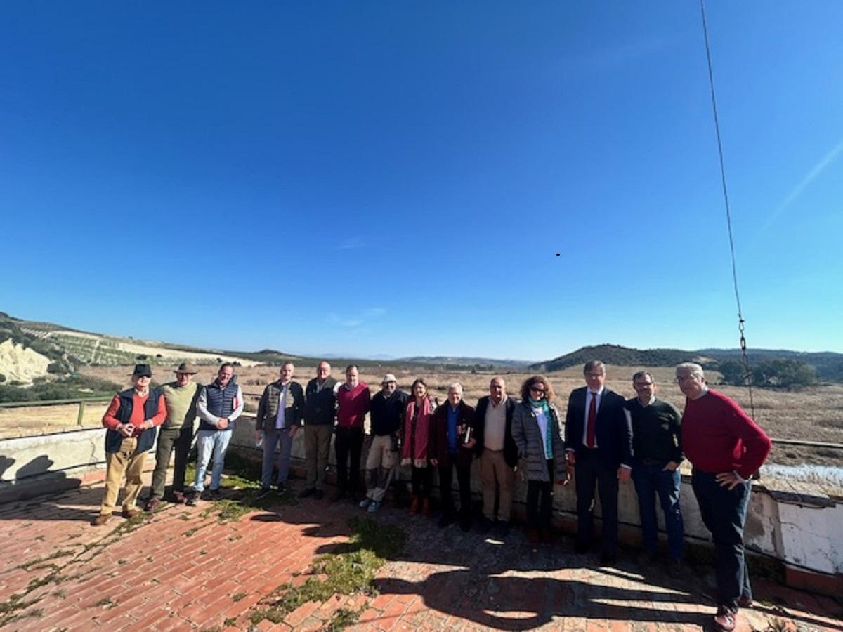 Asistentes a la reunión de la comisión de seguimiento.