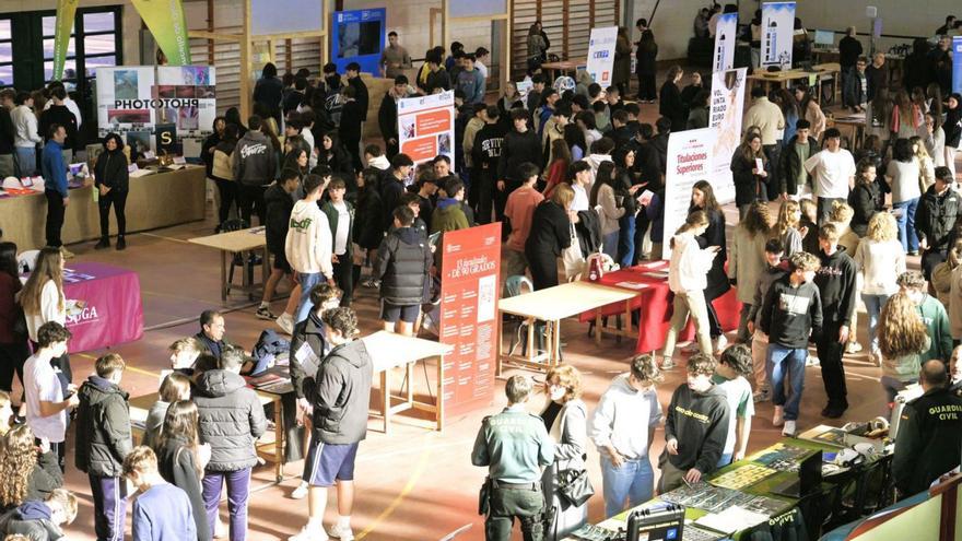 Masiva afluencia a la Feria de Orientación Académica | LOC