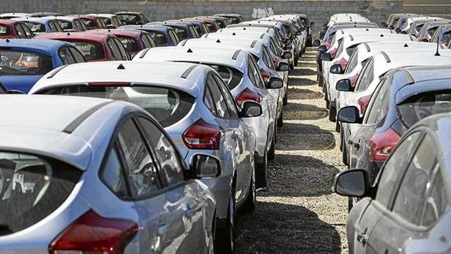 Las empresas de ´rent a car´ rechazan que el Govern quiera poner límites.