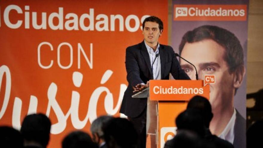 Rivera excusa el 'tuit' de su 'número tres' en Ciudadanos sobre el holocausto