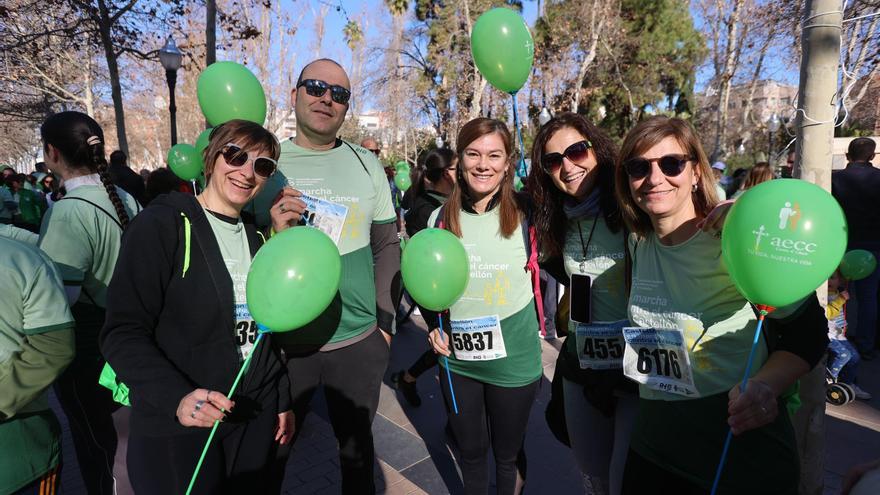 Búscate en la galería: Castelló se viste de verde en la IX marcha contra el cáncer