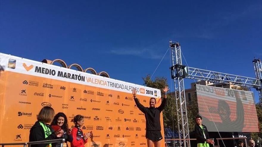 Abadía vuela en su debut en el medio maratón de Valencia